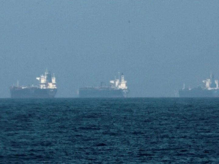 القيادة العسكرية الإيرانية تحذر العالم من وصول سعر برميل النفط إلى 200 دولار