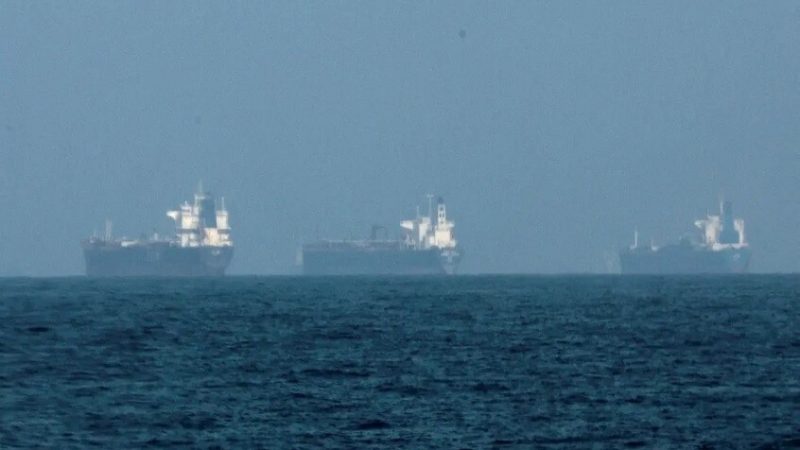 القيادة العسكرية الإيرانية تحذر العالم من وصول سعر برميل النفط إلى 200 دولار