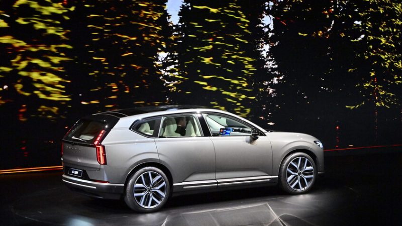 “فولكسفاغن” و”فولفو” تحذران: الصراع مع إيران يزيد قلق مشتري السيارات