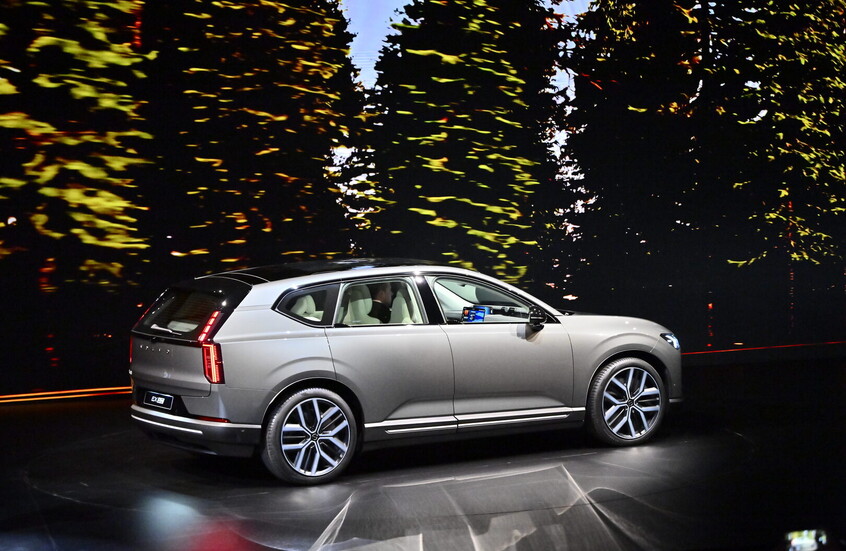 “فولكسفاغن” و”فولفو” تحذران: الصراع مع إيران يزيد قلق مشتري السيارات