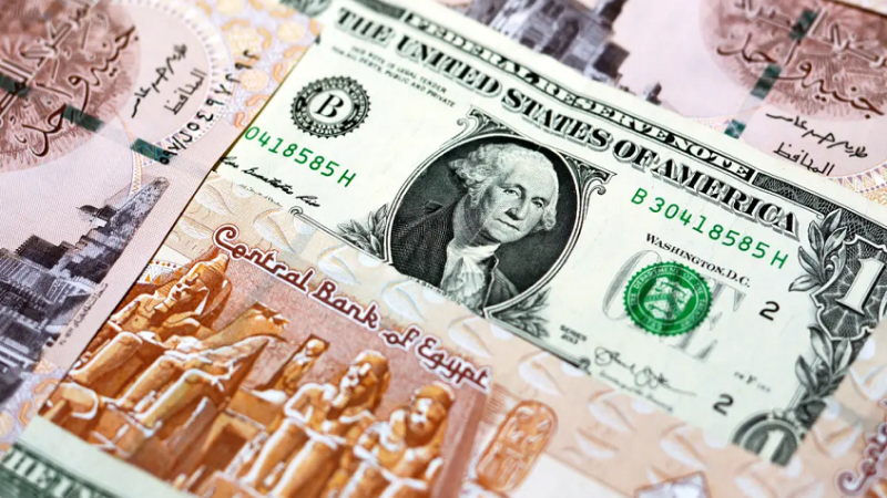 ساويرس يعلق على صعود الدولار الصاروخي أمام الجنيه