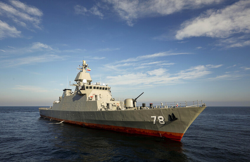 الجيش الإيراني يكشف تفاصيل مقتل 104 عسكريين بهجوم “إرهابي” أمريكي ويحذر البحرية الأمريكية