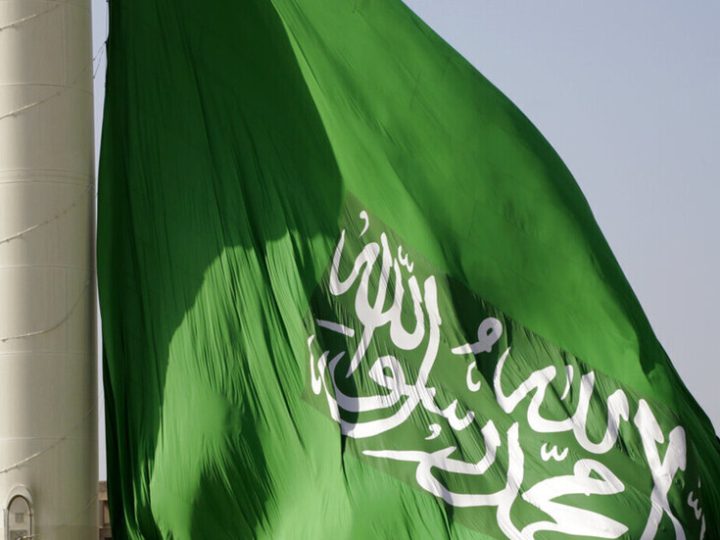 الدفاعات السعودية تعترض 6 صواريخ باليستية