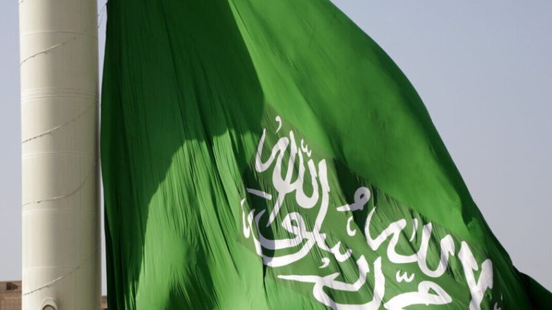 الدفاعات السعودية تعترض 6 صواريخ باليستية