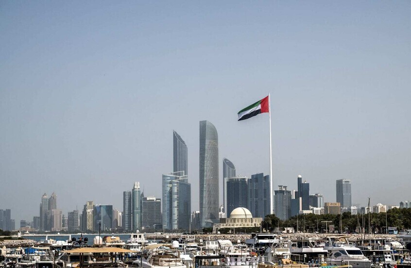 سكان أبوظبي يؤكدون انخفاض الأسعار رغم الحرب المشتعلة