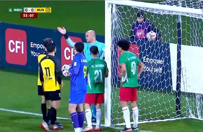 بسبب شباك ممزقة.. إلغاء هدف يشعل موجة غضب في الدوري الأردني (فيديو)