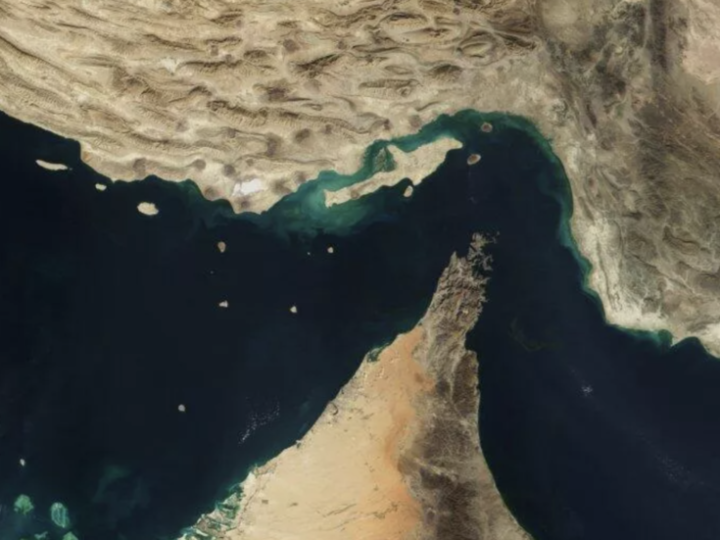 خبير بريطاني: إيران أخذت زمام المبادرة بعد إغلاق مضيق هرمز وواشنطن مصدومة