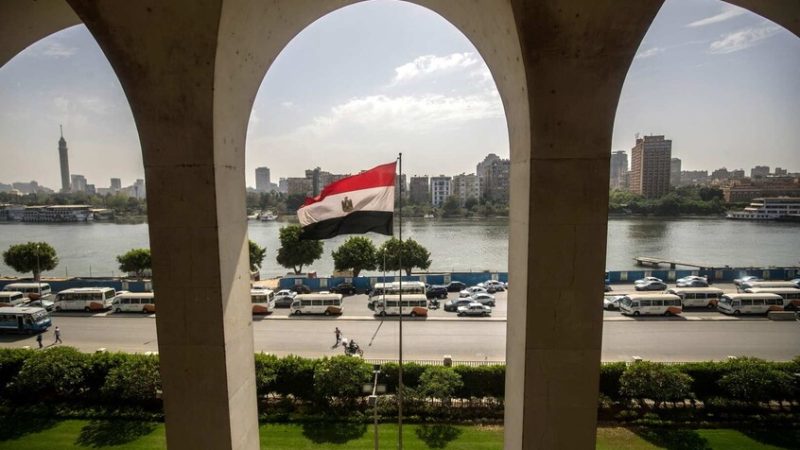 مصر تحذر من “تقويض حل الدولتين” وتدين إغلاق الأقصى