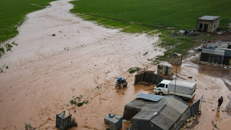 الفيضانات تعم شمال سوريا والأطفال أول ضحاياها