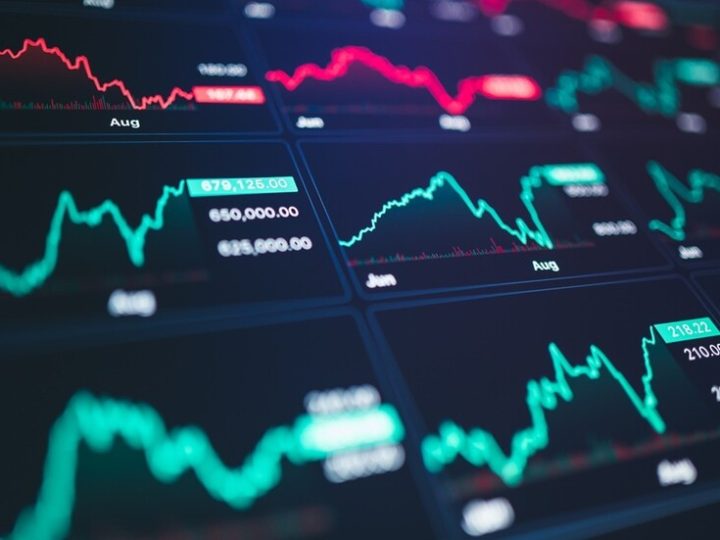 أسعار النفط تتراجع دون 100 دولار