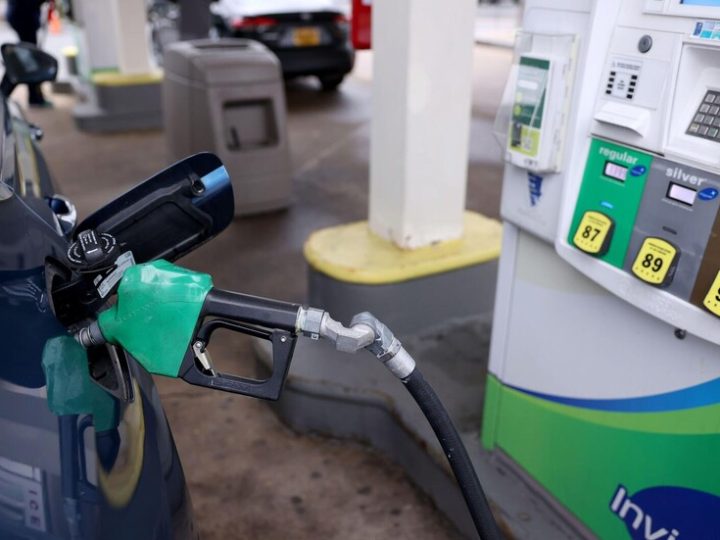 أسعار البنزين في الولايات المتحدة تصل إلى أعلى مستوى لها منذ خريف 2023