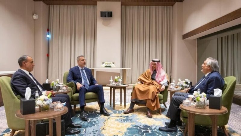 وزير الخارجية السعودي يعقد اجتماعا تنسيقيا مع وزراء خارجية مصر وتركيا وباكستان