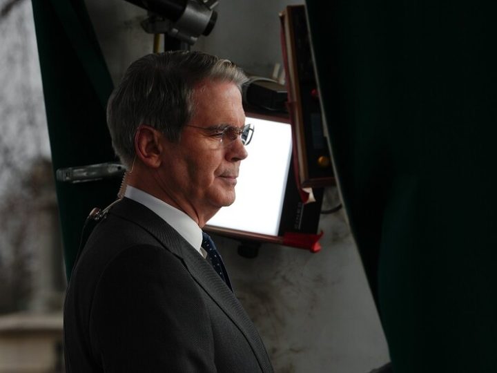 الولايات المتحدة قد ترفع العقوبات المفروضة على بعض النفط الإيراني