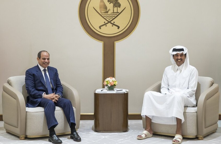 السيسي في جولة خليجية مفاجئة.. تفاصيل مباحثاته مع أمير قطر