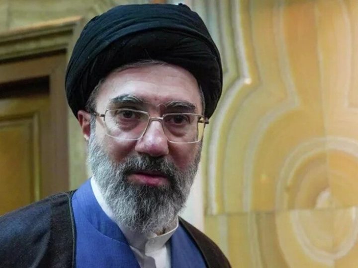 خامنئي يحدد أخطاء وقعت فيها أمريكا وإسرائيل خلال 3 حروب مع إيران