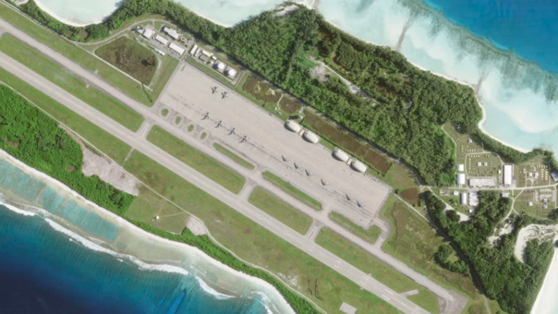 تقرير: للمرة الأولى.. إيران تحاول استهداف قاعدة أمريكية بالمحيط الهندي