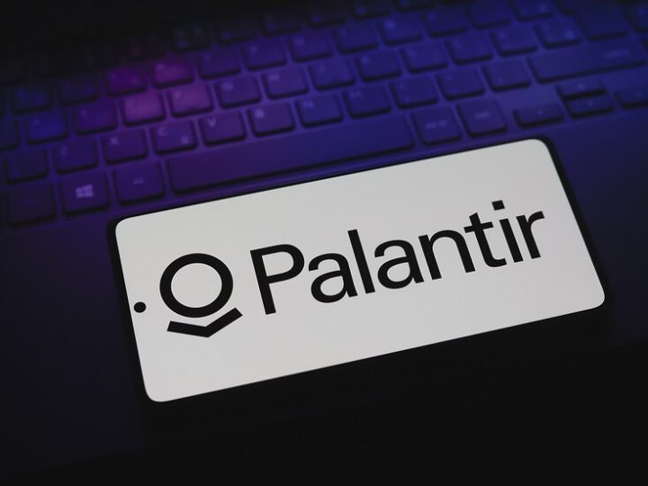 “رويترز”: البنتاغون يعتزم اعتماد نظام الذكاء الاصطناعي من شركة “بالانتير” كنظام أساسي للجيش