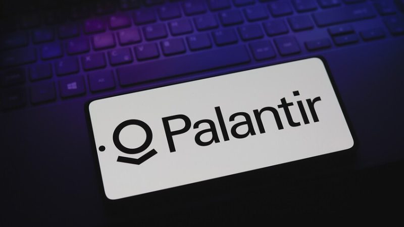 “رويترز”: البنتاغون يعتزم اعتماد نظام الذكاء الاصطناعي من شركة “بالانتير” كنظام أساسي للجيش