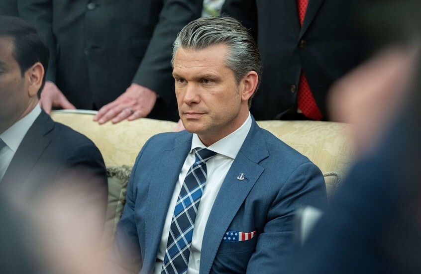 تناقض بين بيانات الجيش الأمريكي وتصريحات هيغسيث حول الضربات على إيران