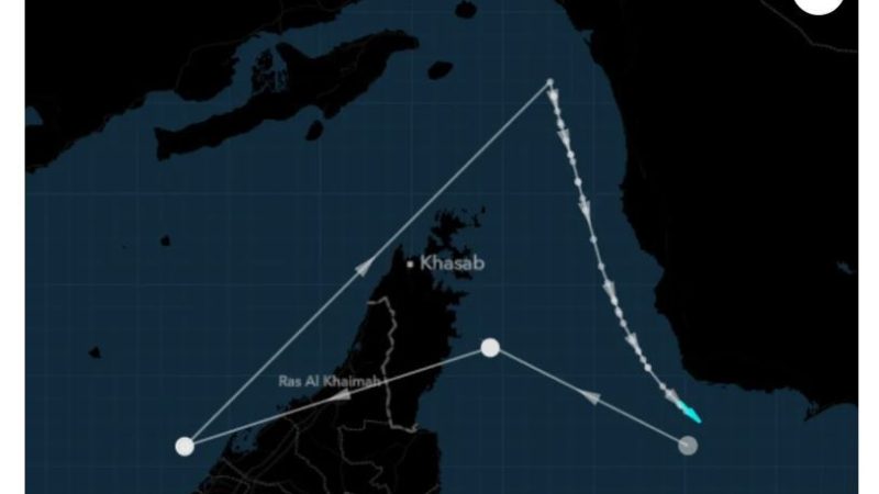 “سفينة زومبي”.. “بلومبيرغ” تعلن عن عبور سفينة غريبة مضيق هرمز