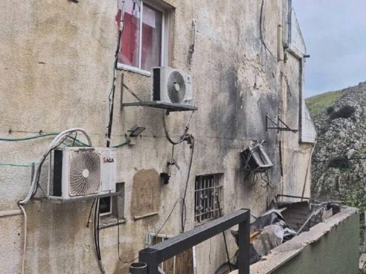 صليات صاروخية ومسيرات لحزب الله على مواقع إسرائيلية وغارات جوية تضرب قرى جنوب لبنان