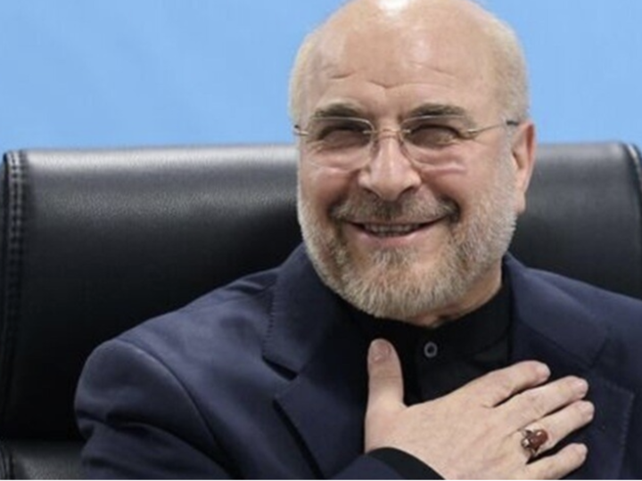 رئيس البرلمان الإيراني: النفط الإيراني العالق في البحر “نفد بالكامل”