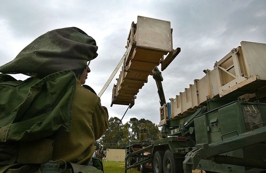 إعلام عبري يفجر مفاجأة: إسرائيل تستخدم قنابل كانت مخصصة لاستهداف مصر في قصف إيران