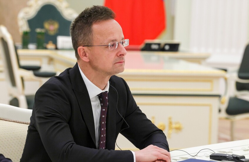 سيارتو: التشاور مع روسيا ودول أخرى أمر طبيعي