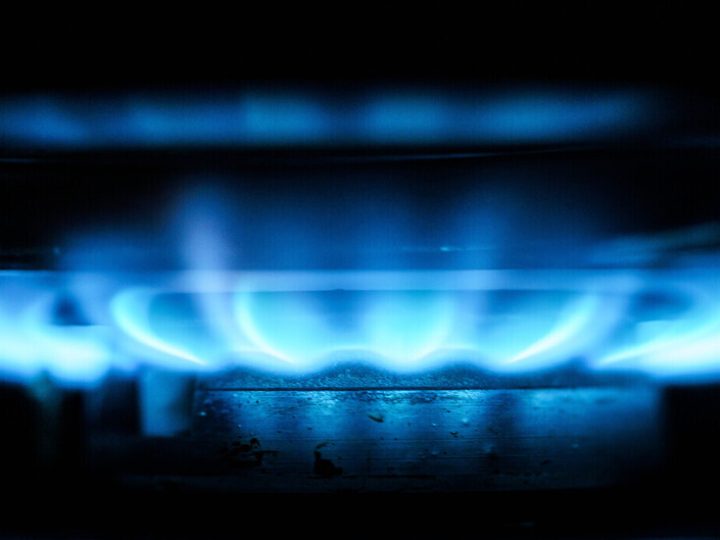 مستشار ترامب الأسبق يحذر: أوروبا على حافة الهاوية بسبب الصراع في إيران