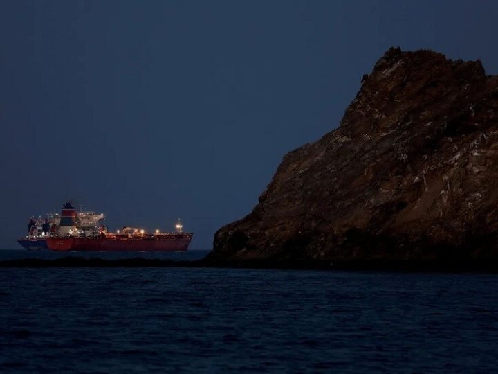 “رويترز”: البحرين تتقدم بمشروع قرار لمجلس الأمن يسمح باستخدام القوة لحماية مضيق هرمز