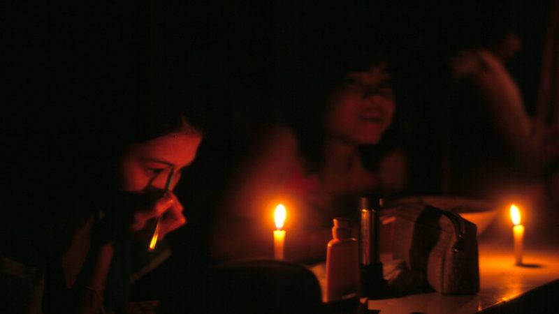 إقبال أردني على “البابورات والشموع” تحسبا لتهديدات إيران الكهربائية