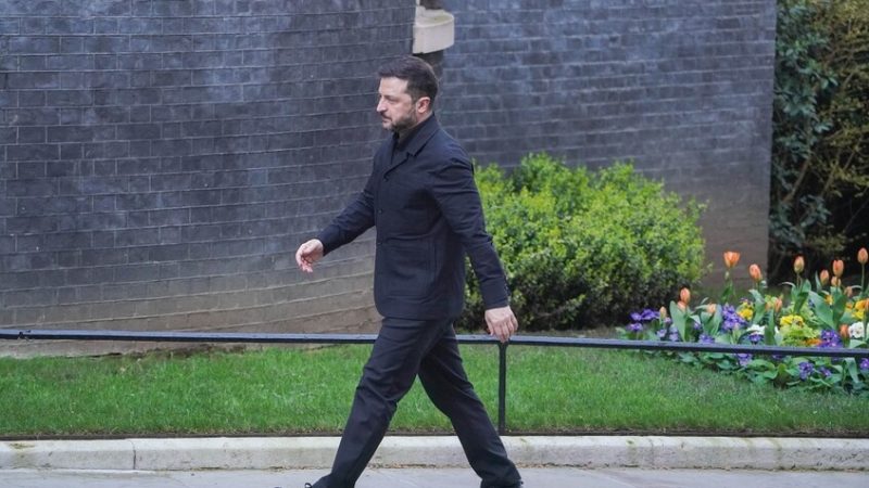 خبير عسكري: القوات الأوكرانية تنقل منظومات دفاع جوي من الخطوط الأمامية لحماية مقر إقامة زيلينسكي