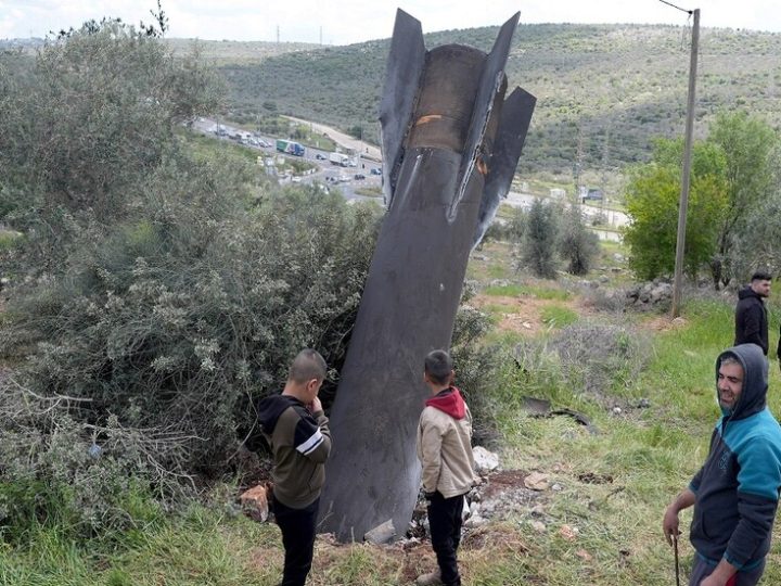 مصدر إيراني يؤكد وجود تواصل أمريكي واستعداد طهران “للإصغاء”