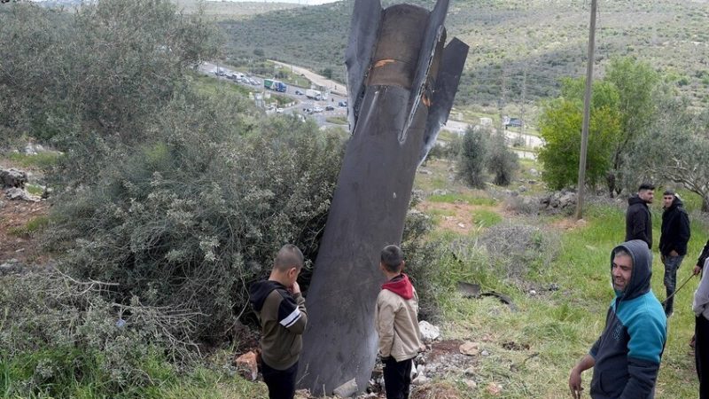 مصدر إيراني يؤكد وجود تواصل أمريكي واستعداد طهران “للإصغاء”