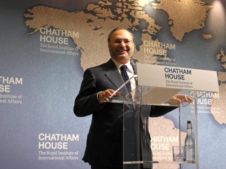 قرقاش: الإمارات لا تحتاج إلى العدة والعدد بقدر ما تحتاج إلى وضوح المواقف