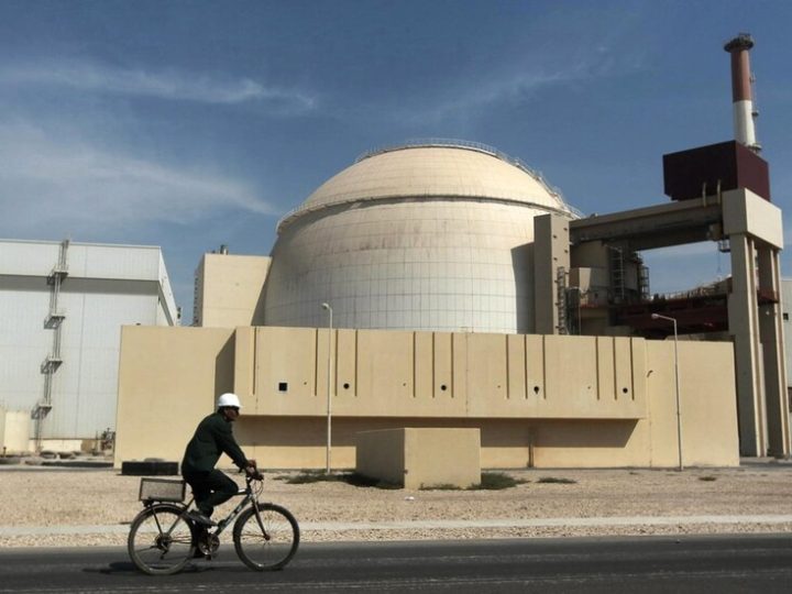 خبير نووي: الضربات المتكررة لمحطة بوشهر الإيرانية تهدد بكارثة إقليمية