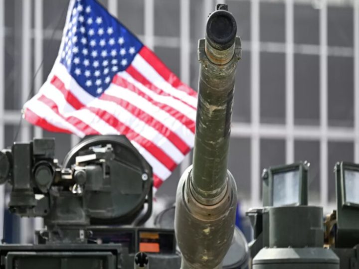 التصعيد العسكري ضد إيران.. مسؤول أمريكي متقاعد يحذر من كارثة وشيكة