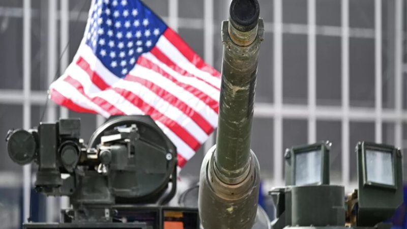 التصعيد العسكري ضد إيران.. مسؤول أمريكي متقاعد يحذر من كارثة وشيكة