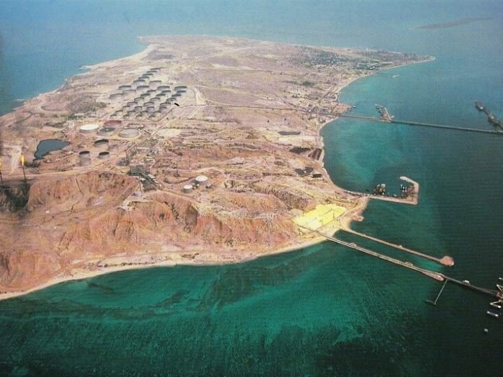 زاخاروفا: روسيا تأمل ألا تقوم الولايات المتحدة بعملية برية على جزيرة خرج