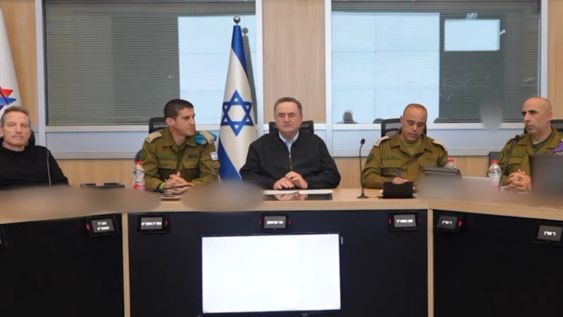 وزير الدفاع الإسرائيلي يعلن تصفية قائد سلاح البحرية في الحرس الثوري الإيراني (فيديو)