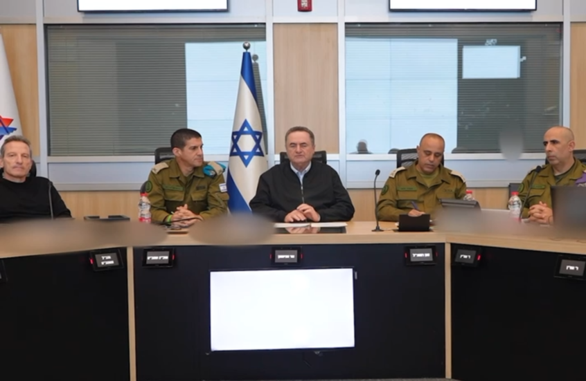 وزير الدفاع الإسرائيلي يعلن تصفية قائد سلاح البحرية في الحرس الثوري الإيراني (فيديو)