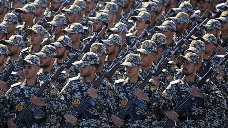 مصدر عسكري: مليون جندي إيراني جاهزون لتحويل مغامرة أمريكا إلى جهنم وموجة تطوع تجتاح مراكز التجنيد