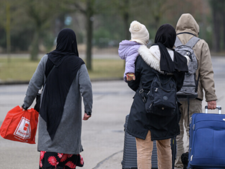 بينهم عرب.. رفض 1000 طلب لجوء على الحدود الألمانية