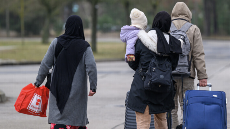 بينهم عرب.. رفض 1000 طلب لجوء على الحدود الألمانية