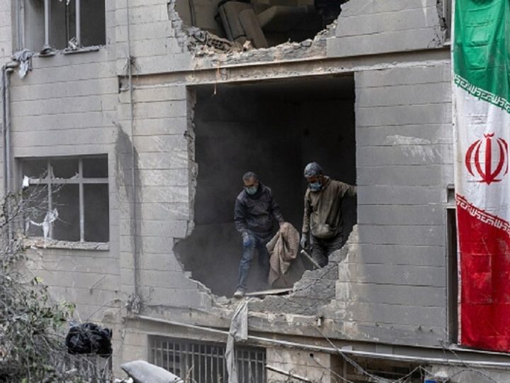 طهران تربط بين غارات معادية وأنشطة خلية استخباراتية تم توقيفها في محافظة سمنان