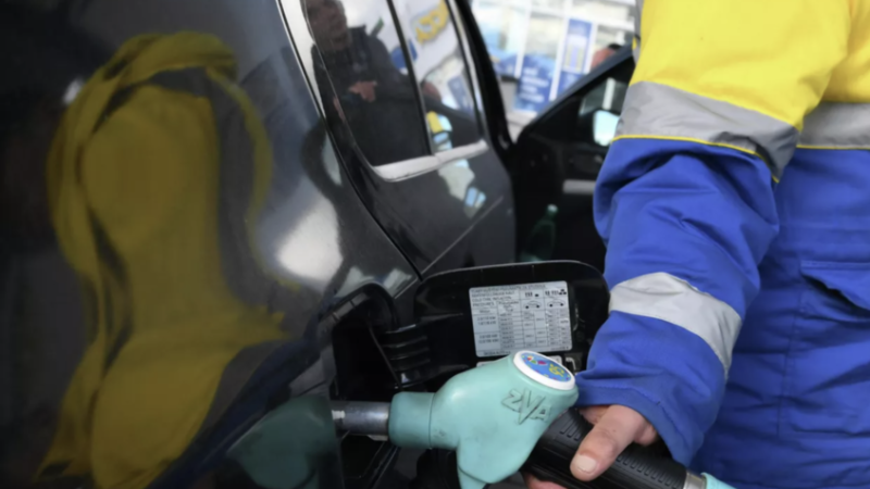 روسيا تدرس فرض حظر مؤقت على تصدير البنزين بدءا من أبريل