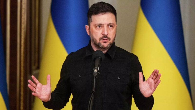 زيلينسكي: “الناتو” لا يكفي.. نريد السلاح النووي