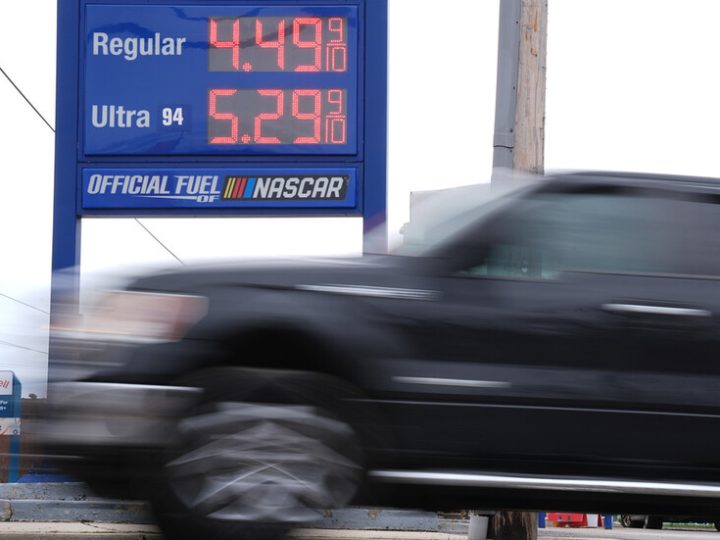 ارتفاع أسعار البنزين في الولايات المتحدة بمقدار دولار واحد مقابل الغالون