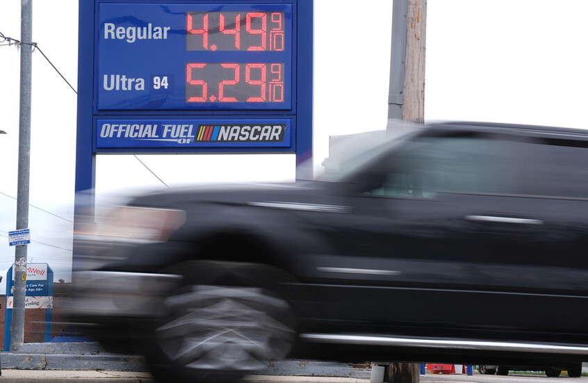 ارتفاع أسعار البنزين في الولايات المتحدة بمقدار دولار واحد مقابل الغالون