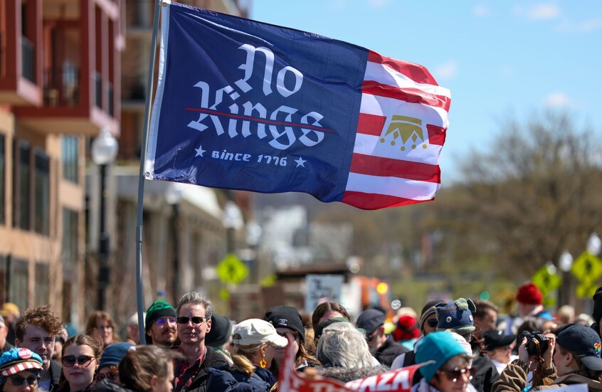 احتجاجات “No Kings” تكتسح الولايات المتحدة.. ملايين يخرجون ضد ترامب